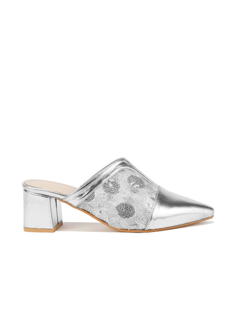 Sabots à bout pointu